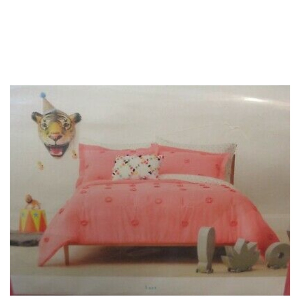 Pink Pom Pom comforter and pillow sham